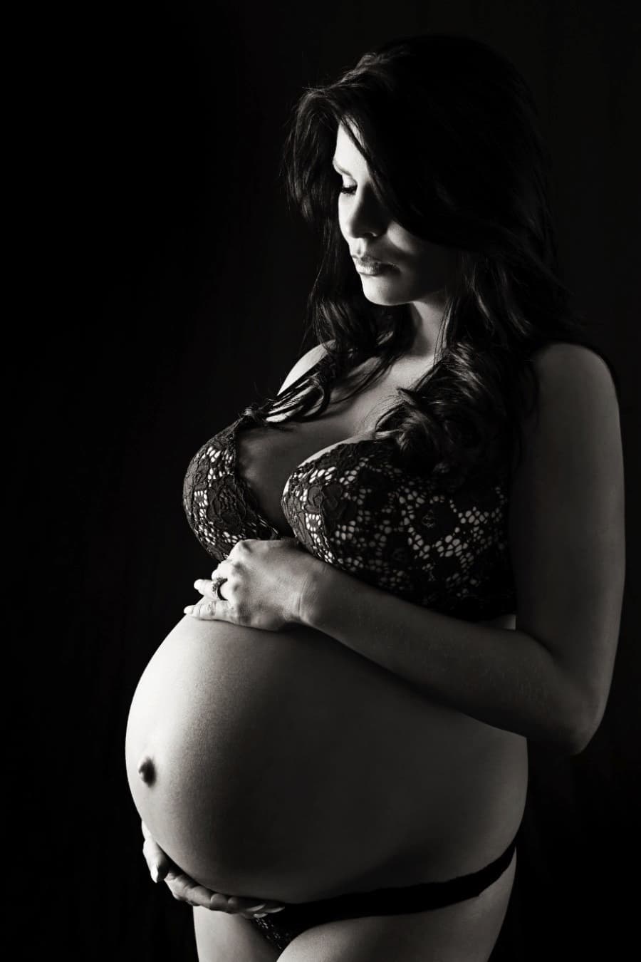 Here's a little #ThrowbackThursday to being 9 months pregnant at my  maternity shoot (Is #TBT still a thing or am I aging myself here �